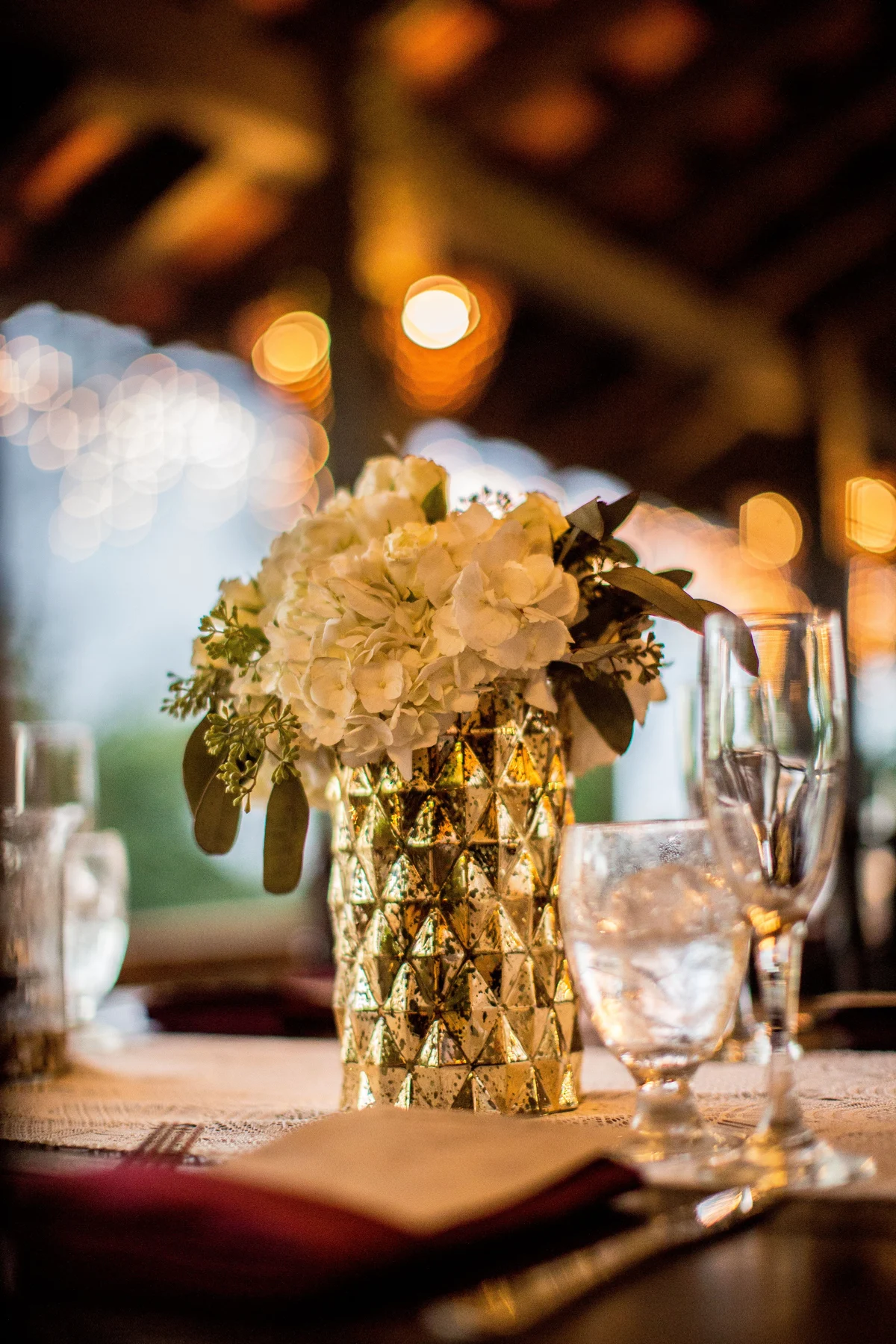 Eleganti Tischdekoration für es Hochzytsdinner